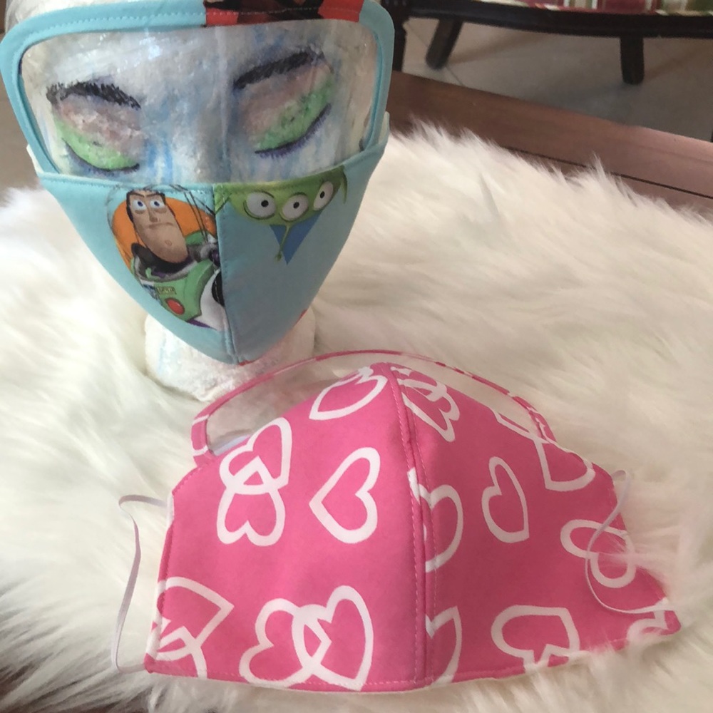 Face mask covers mouth and eyes.